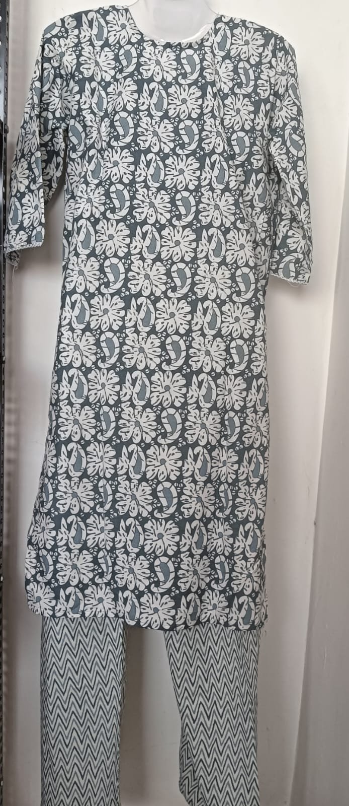 Monochrome Floral Charm