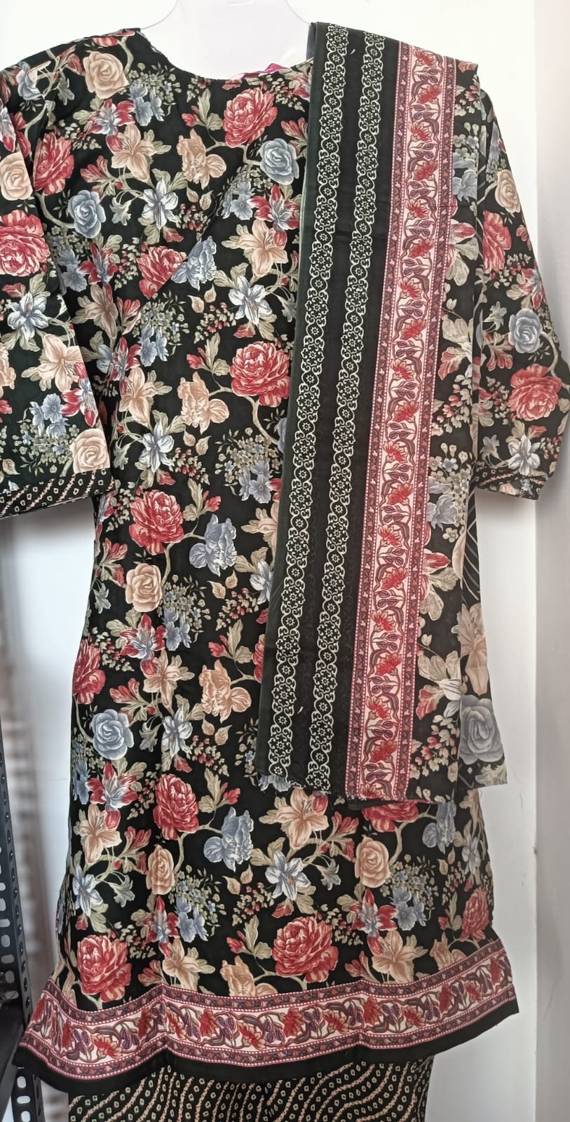 Noir Floral Grace Set